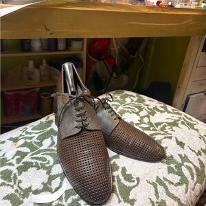 Excellent condition, dolce &  Gabbana men’s shoes size 10 1/2 fits like an 11